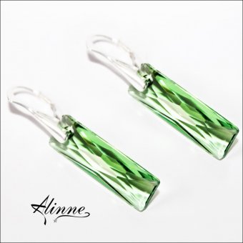 Cercei medii din argint cu cristale Swarovski, baghete verde deschis