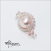 Brosa cu perle Swarovski si cristale roz deschis, placata cu argint, lucrata manual, model S2