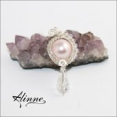 Brosa cu perle Swarovski roz deschis si cristale transparente, placata cu argint, lucrata manual, model S1