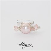 Brosa cu perle Swarovski roz deschis si cristale roz, placata cu argint, lucrata manual