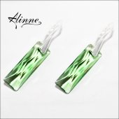 Cercei medii din argint cu cristale Swarovski, baghete verde deschis