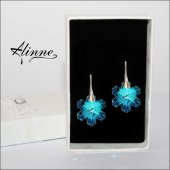 Cercei mari din argint cu fulgi de zapada cristale Swarovski, isi schimba culoarea in functie de fundal, cristal bleu, orange